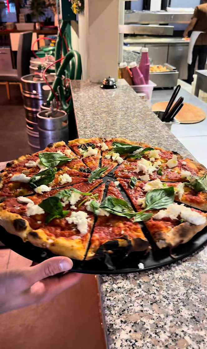 Pizza appena sfornata